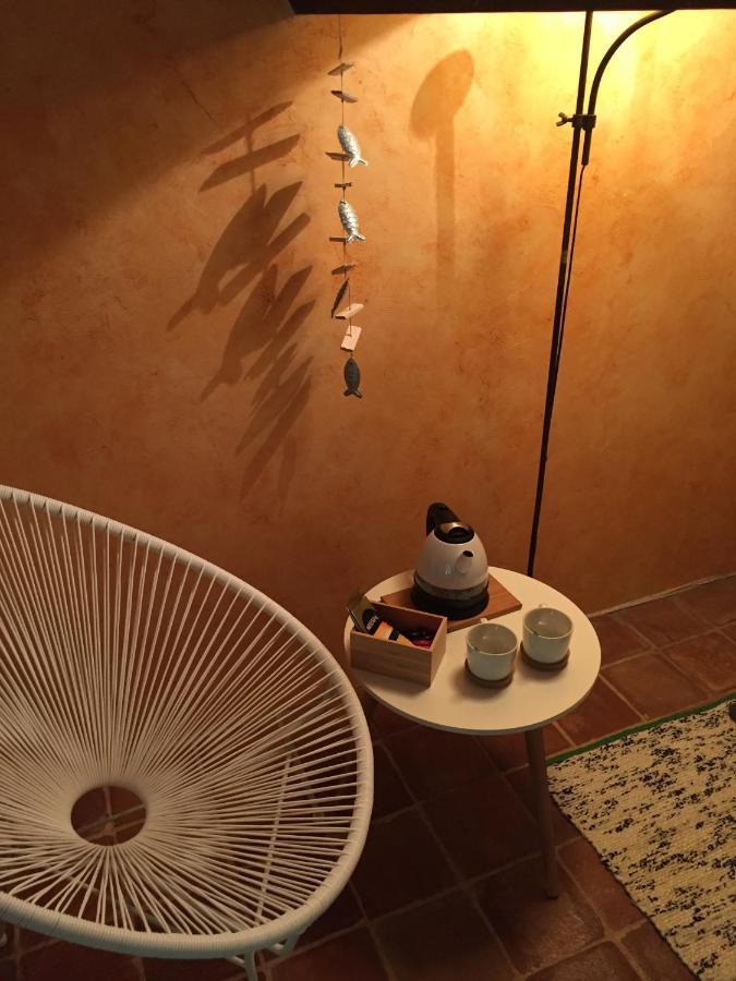 La Petite Sardine Bed & Breakfast Lirac ภายนอก รูปภาพ